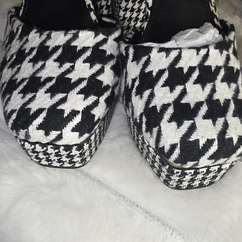 New York & Company Houndstooth Platform Heels - Picture 4 of 11